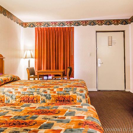 Rodeway Inn מונטגומרי מראה חיצוני תמונה